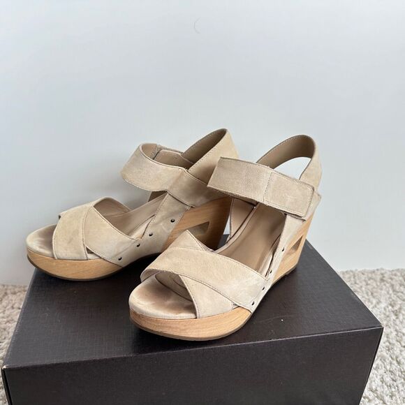 Eileen Fisher Beige Suede Wood Platform Cutout Wedge Stud Peeptoe Sandals US 6 - Picture 3 of 6